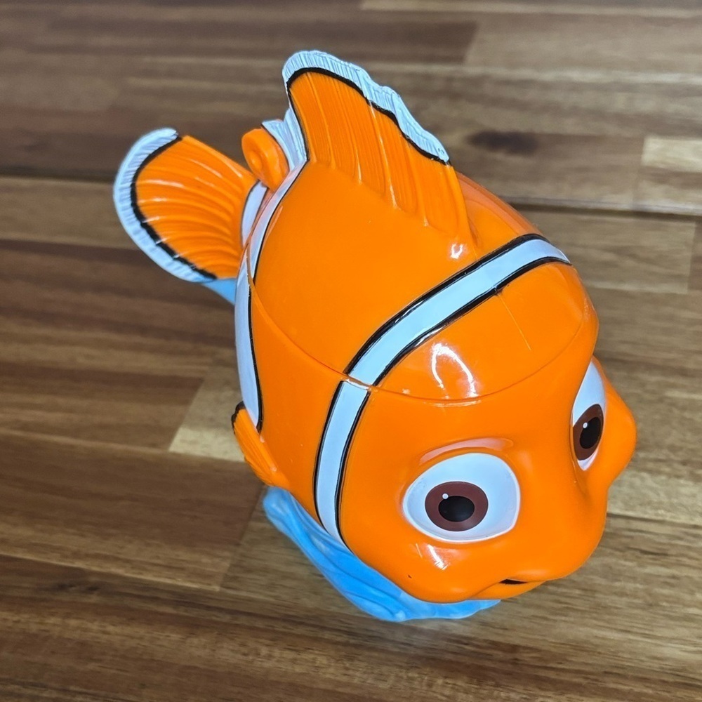 Finding Nemo‎ Cup Disney On Ice Mug Plastic Stein Lid Orange Clown Fish